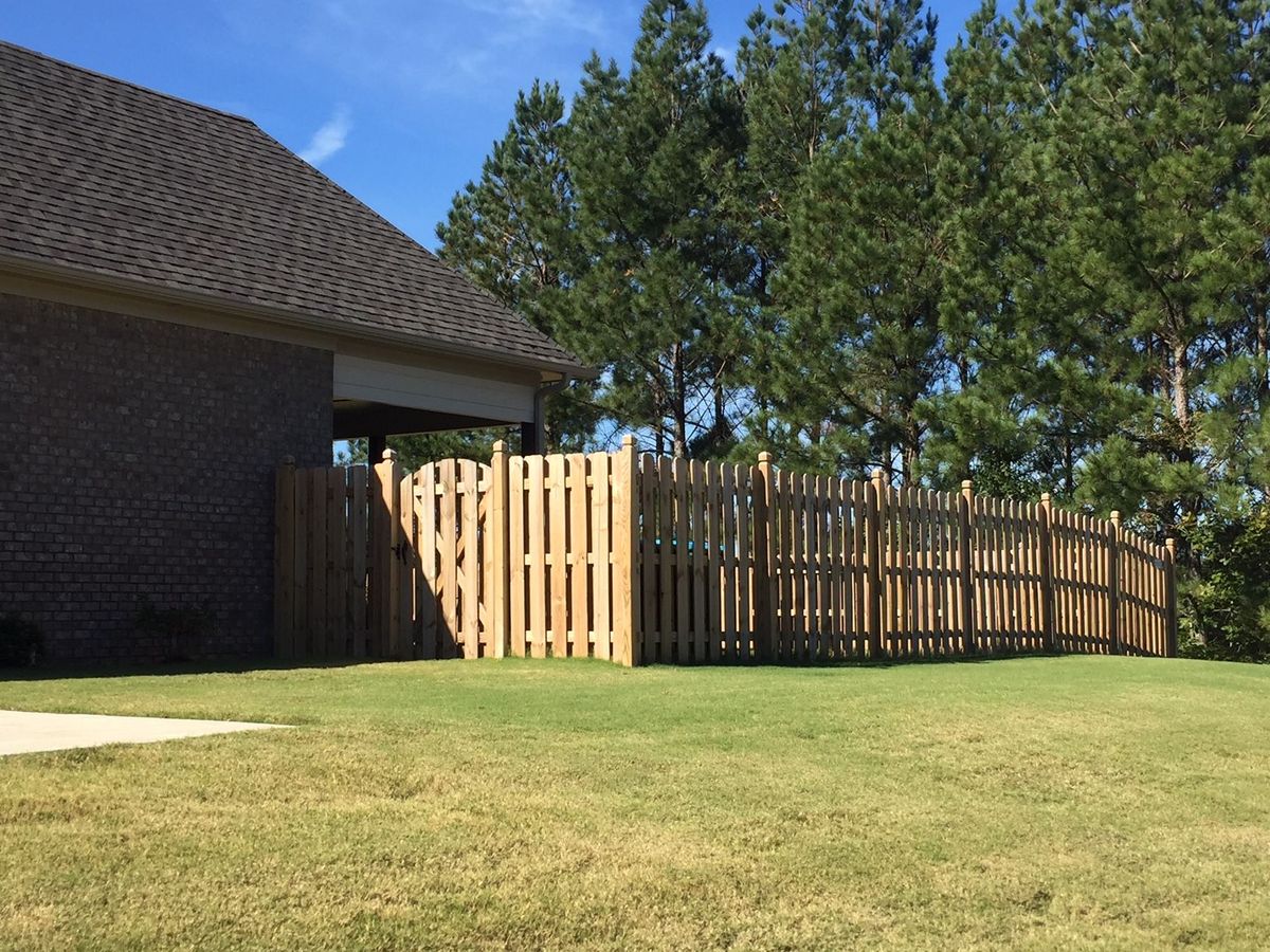 Shadowbox Straight 1 fence installed by Shelby Fence Company in Alabaster, AL